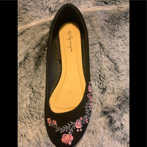 Absolutely Gorgeous Lily AND Morgan Ballet Flats With Ornate Flowers-Size 9 - Picture 6 of 8